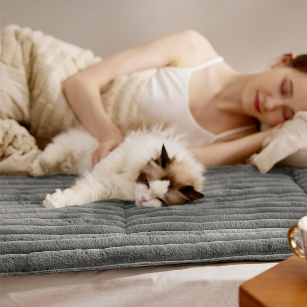 Sakerplus® Self Warming Thermal Pet Bed Mat